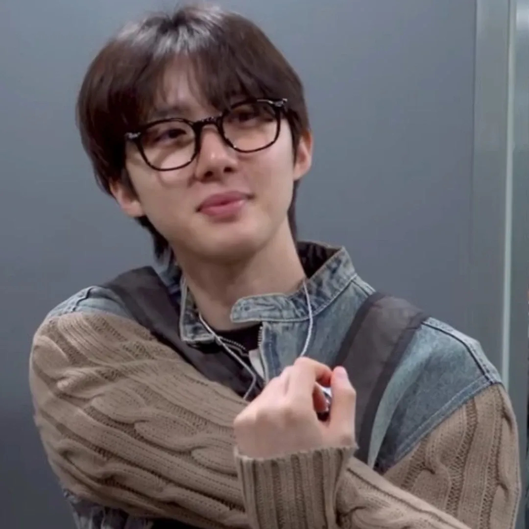 Recent activity shot of Hui (PENTAGON)