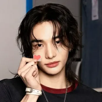 Latest photo of Hyunjin (Stray Kids)