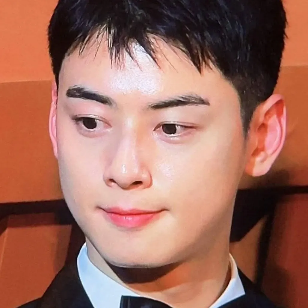 Recent activity shot of Eunwoo (ASTRO)