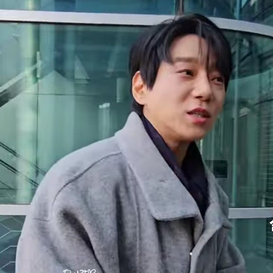 Recent activity shot of Hwang Chiyeol