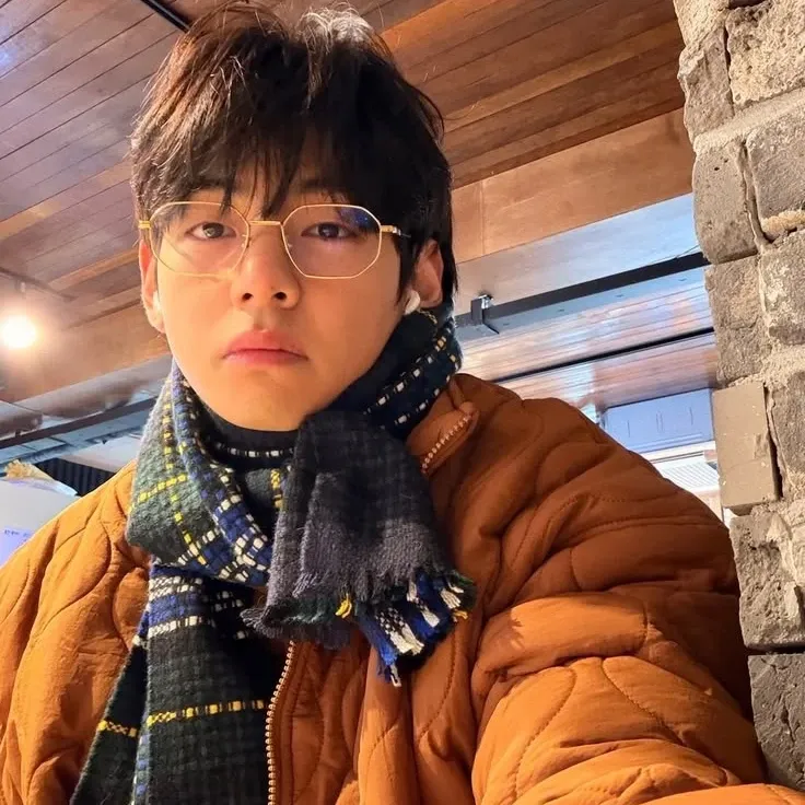 A moment captured by V (BTS)'s fan