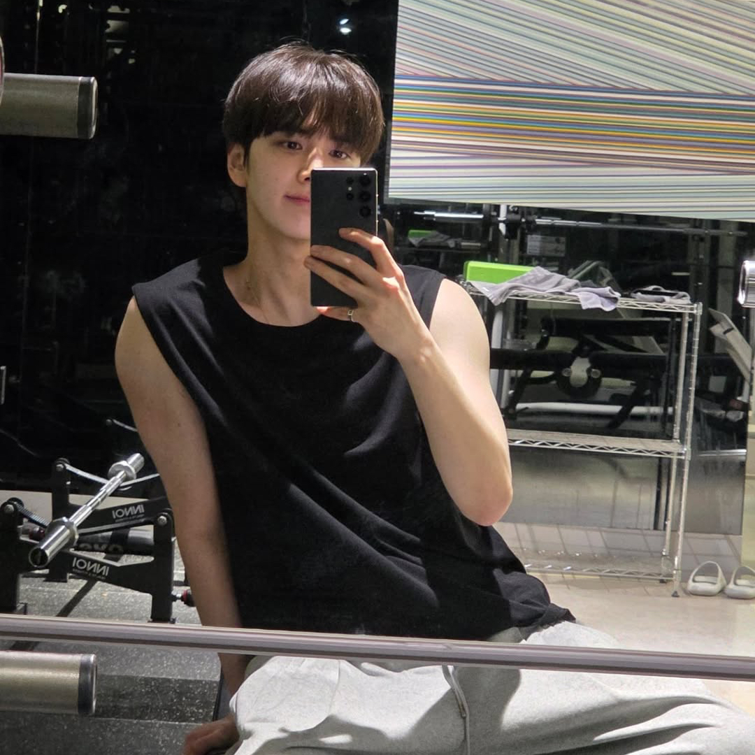 Latest photo of Younghoon (THE BOYZ)