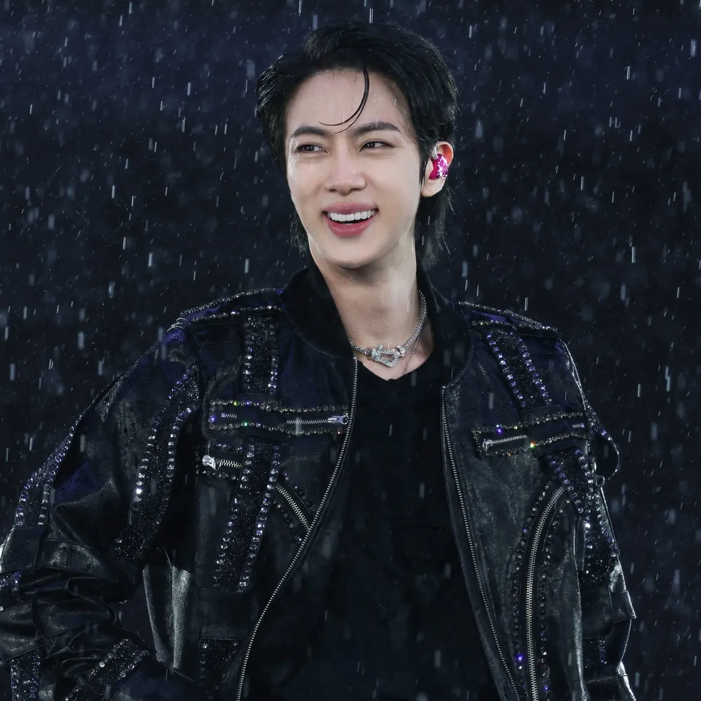 Behind-the-scenes cut of Jin (BTS)