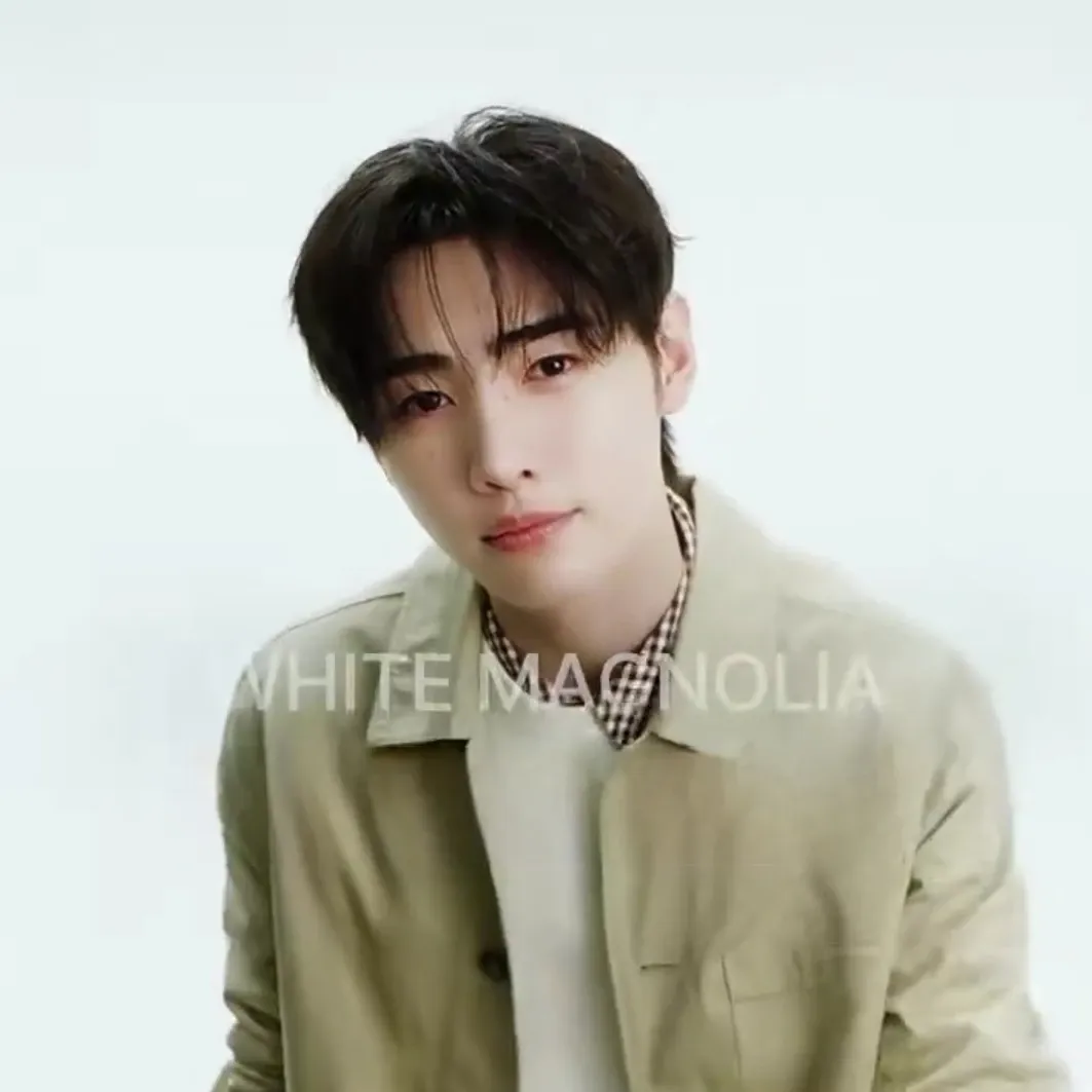 Latest photo of Sunghoon (ENHYPEN)