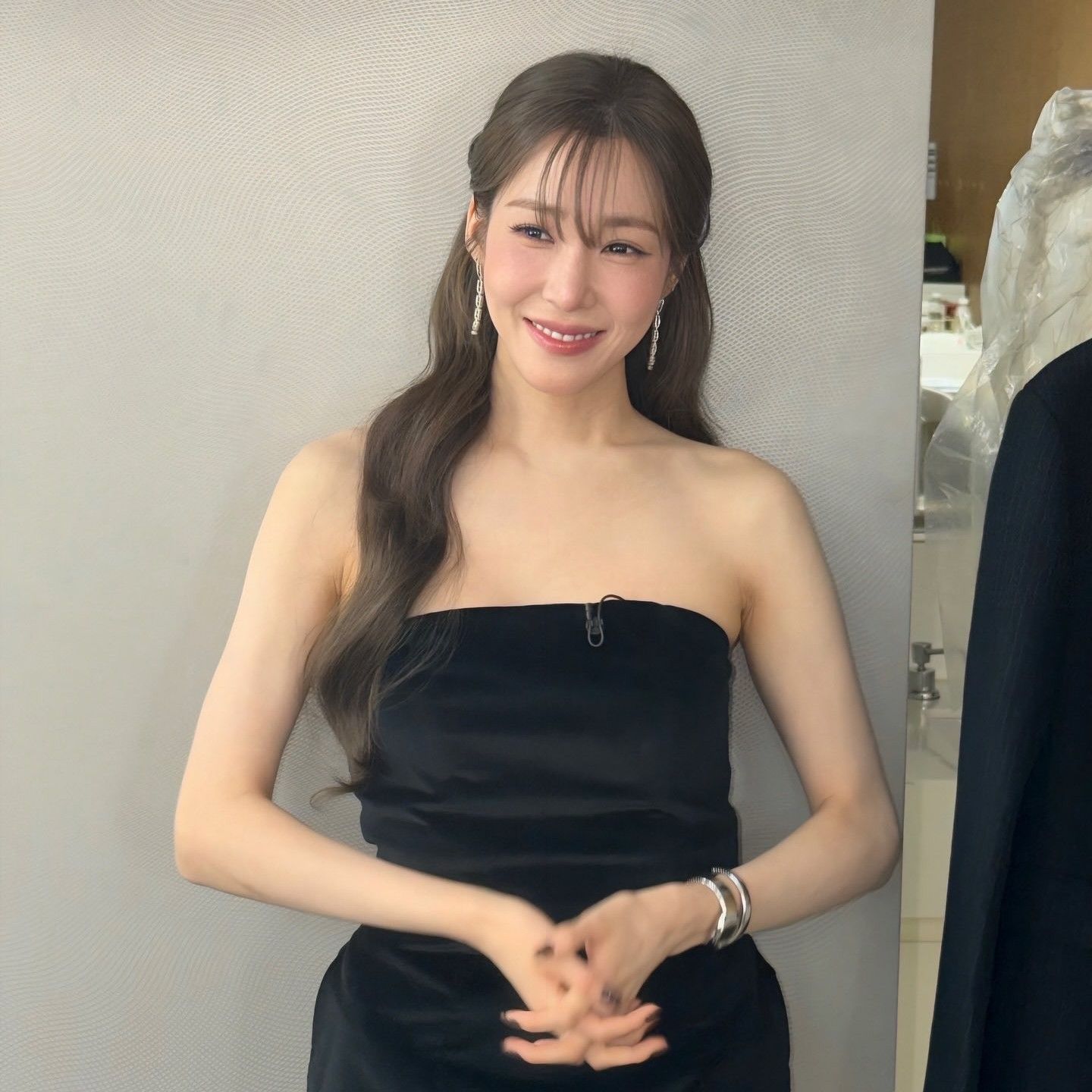 Behind-the-scenes cut of Tiffany Young (Girls' Generation)