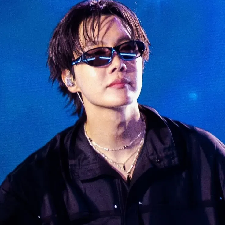 J-hope (防彈少年團)的最新照片