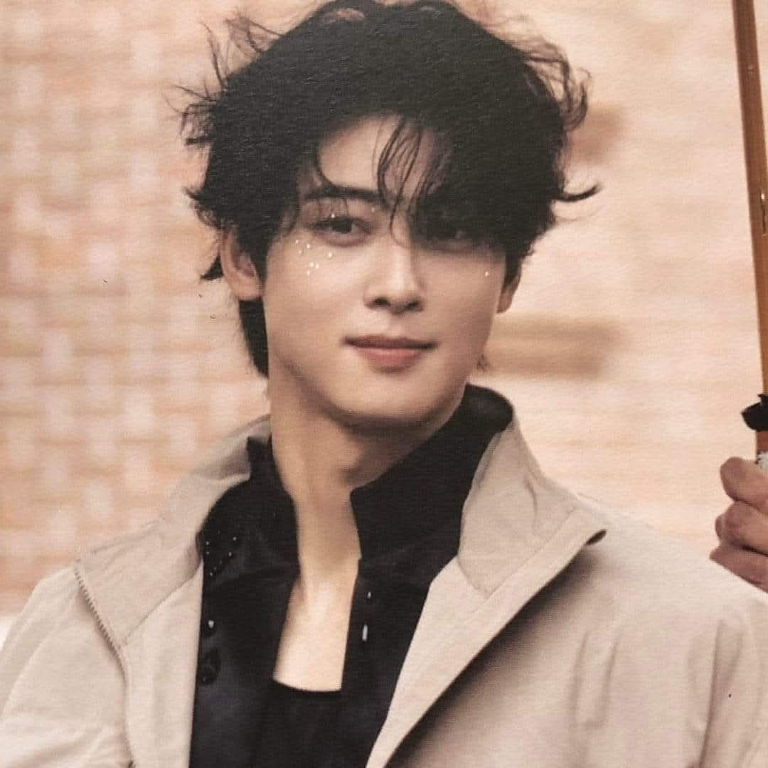 Recent activity shot of Eunwoo (ASTRO)