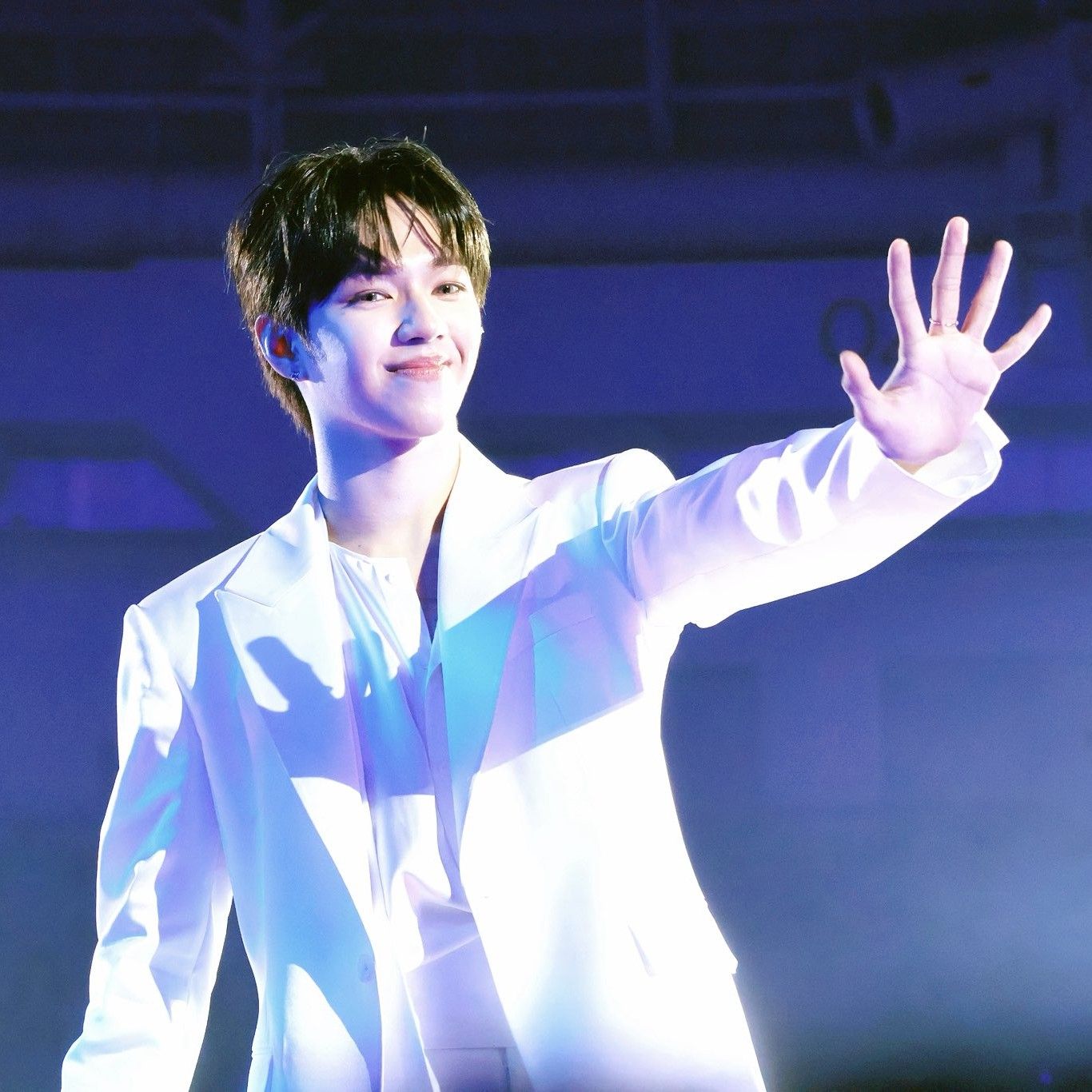 Behind-the-scenes cut of JL (AHOF)