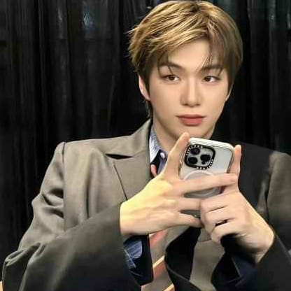 강다니엘의 비하인드 컷