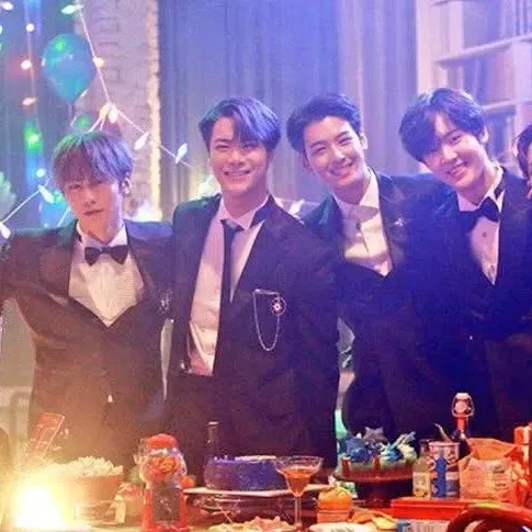 ASTRO的最新照片