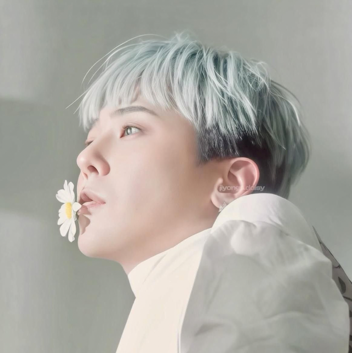 Foto aktivitas terbaru G-DRAGON (BIGBANG)