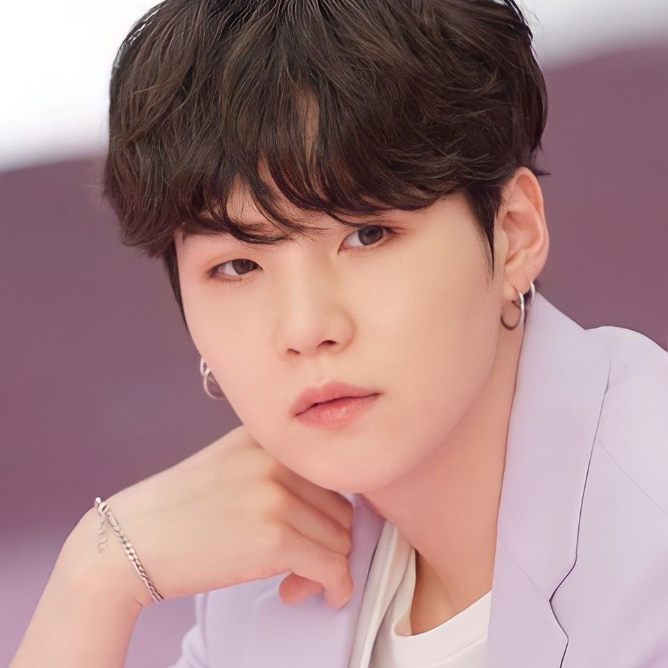 SUGA (防彈少年團)的幕後花絮