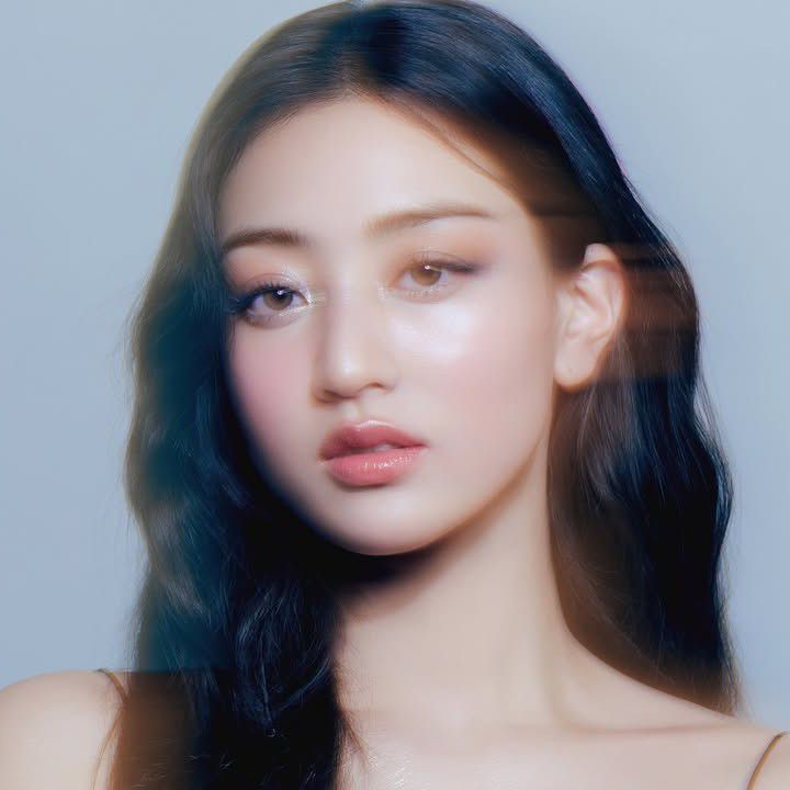 Behind-the-scenes cut of Jihyo (TWICE)