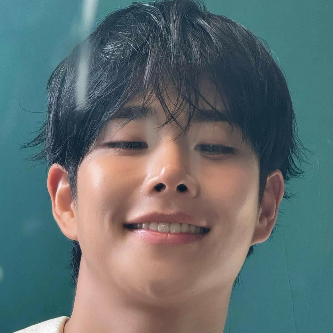 Behind-the-scenes cut of MJ (ASTRO)