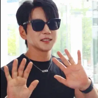 A moment captured by Hwang Chiyeol's fan