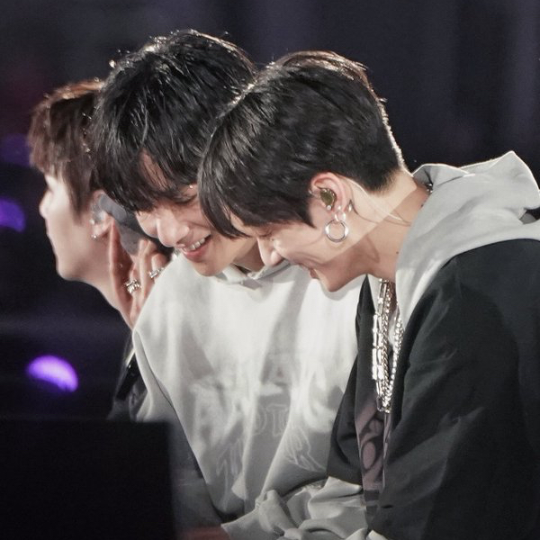 뷔 (방탄소년단) 최근 활동샷