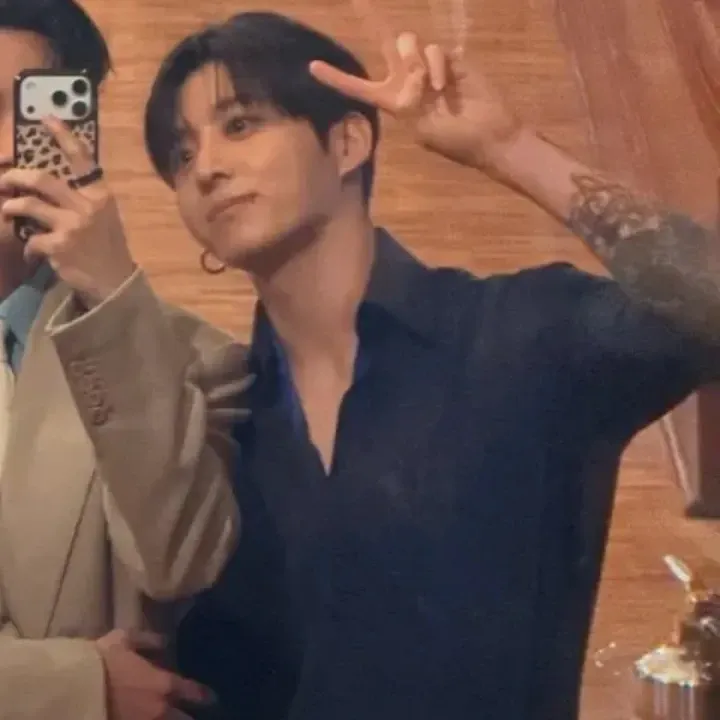 Foto aktivitas terbaru Jungkook (BTS)