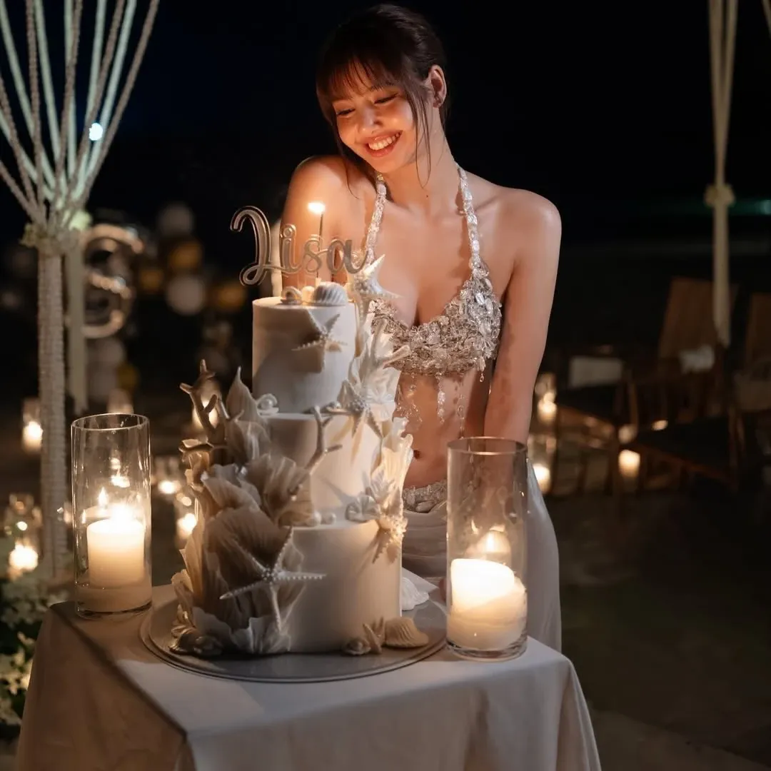 Foto aktivitas terbaru Lisa (BLACKPINK)