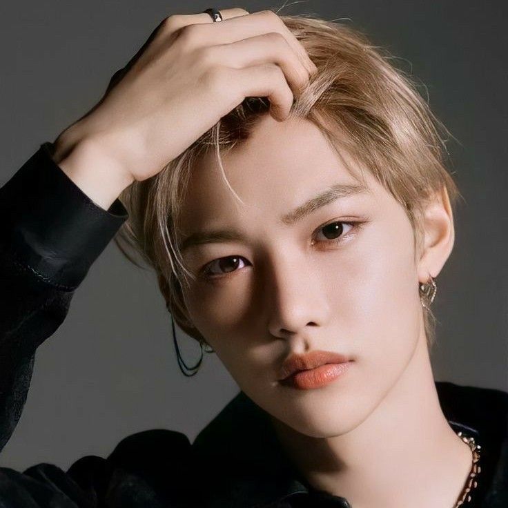 Latest photo of Felix (Stray Kids)