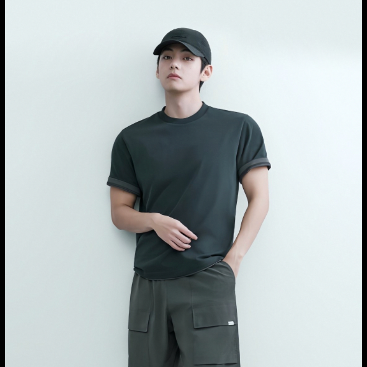 Behind-the-scenes cut of V (BTS)