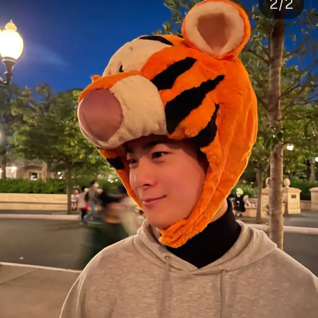 Behind-the-scenes cut of Moonbin (ASTRO)