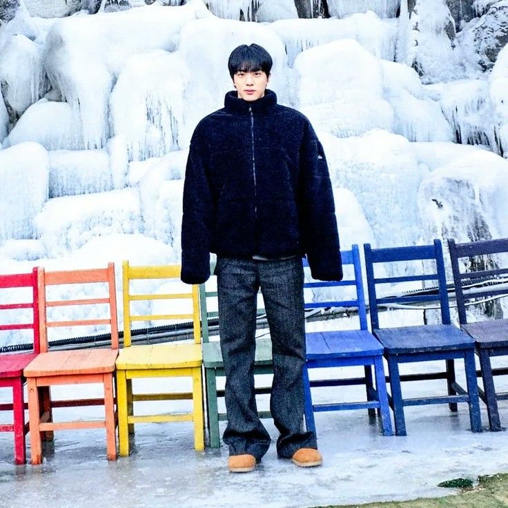 Momen yang diabadikan oleh penggemar Jin (BTS)