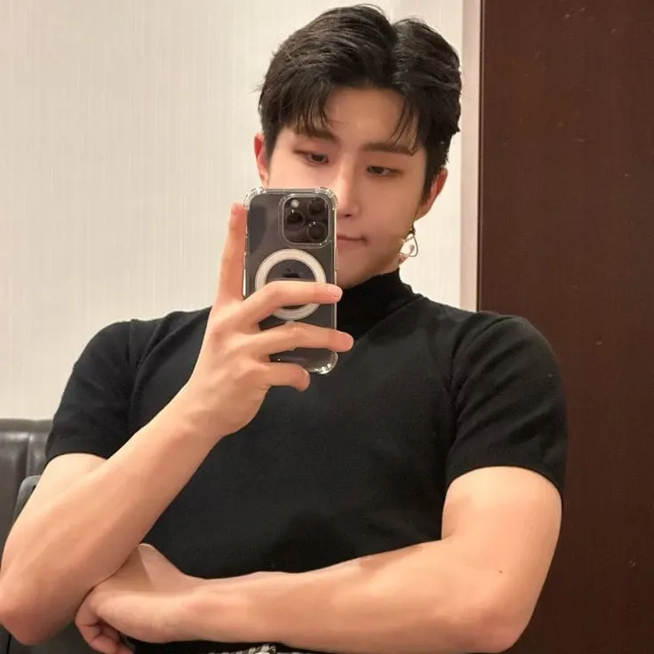 Behind-the-scenes cut of Jinjin (ASTRO)