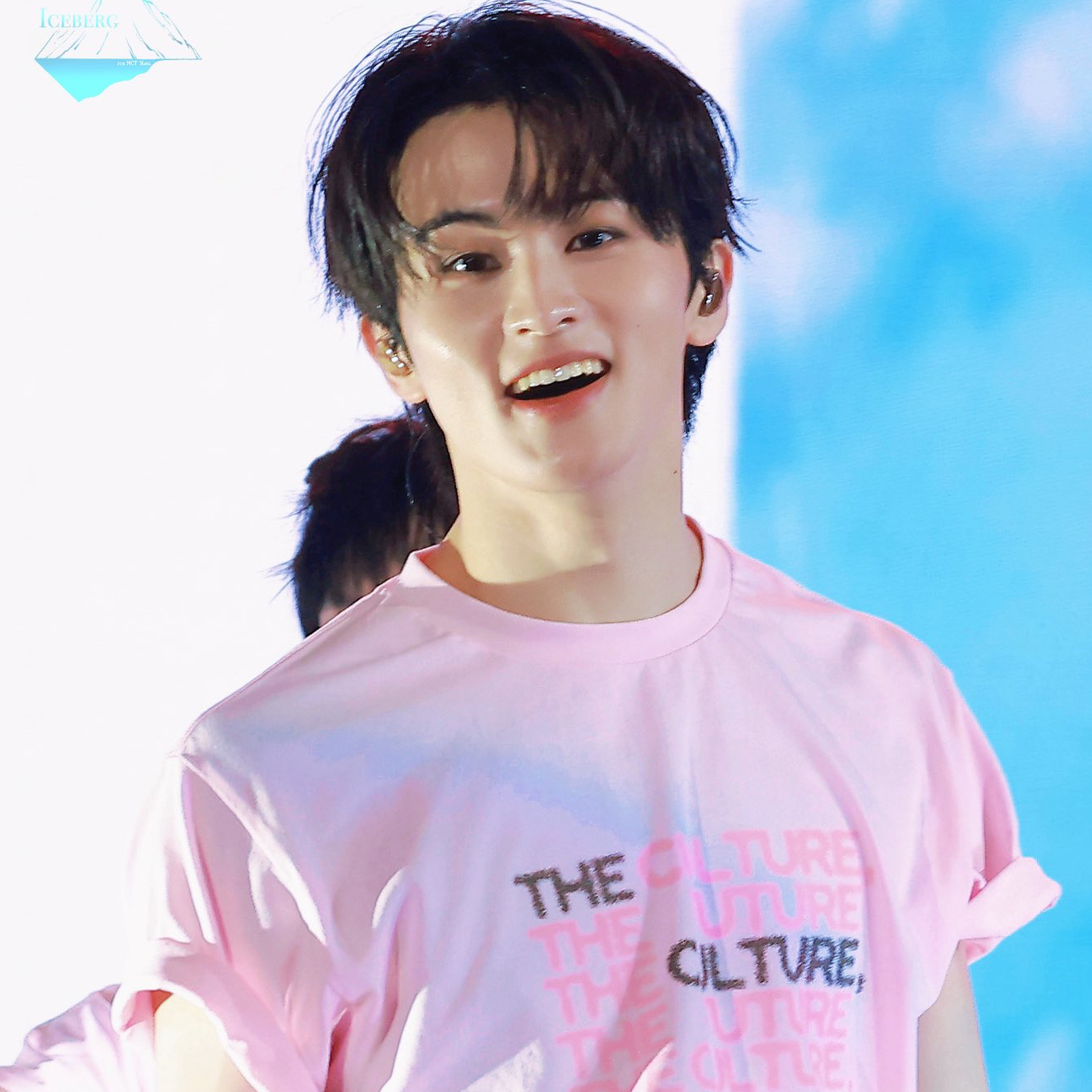 Behind-the-scenes cut of Mark (NCT 127, NCT DREAM)