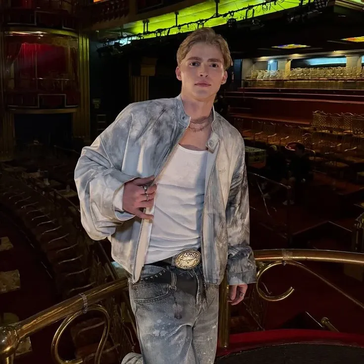 Behind-the-scenes cut of Gabi (SANTOS BRAVOS)