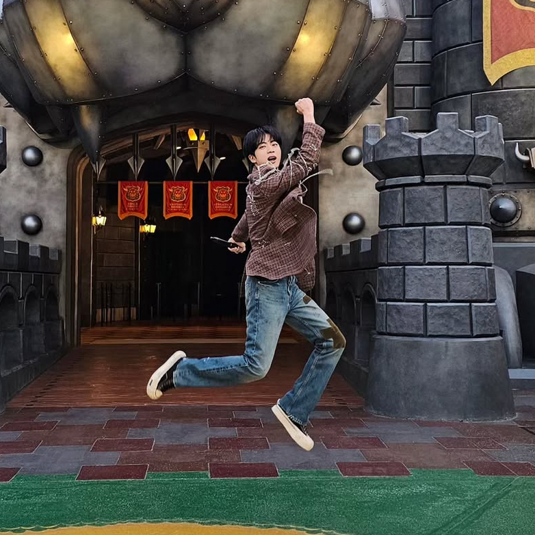 진 (방탄소년단)의 비하인드 컷