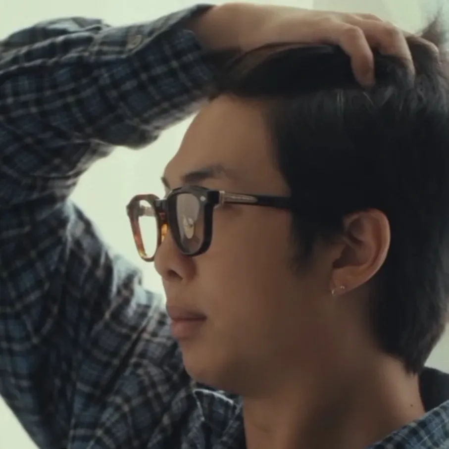 RM (防弹少年团)的最新活动照片