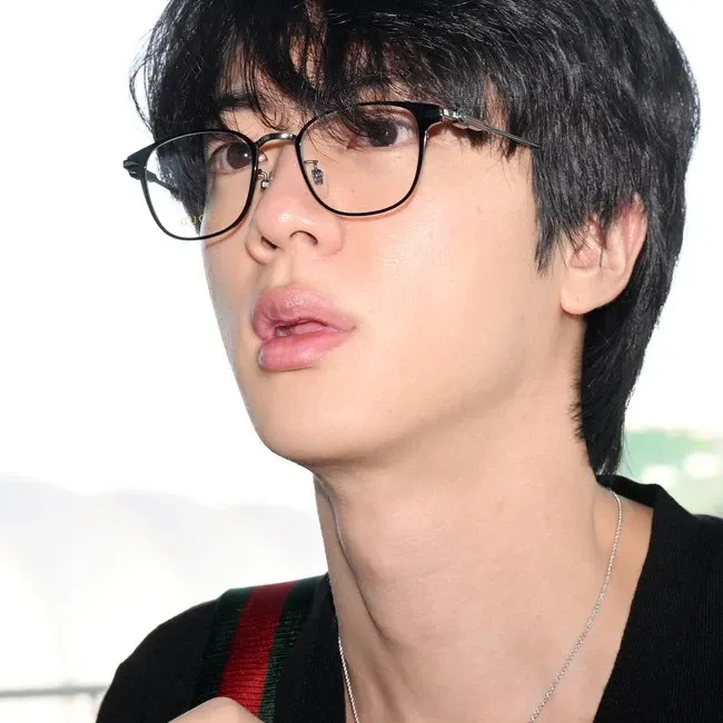 진 (방탄소년단)의 최신 사진