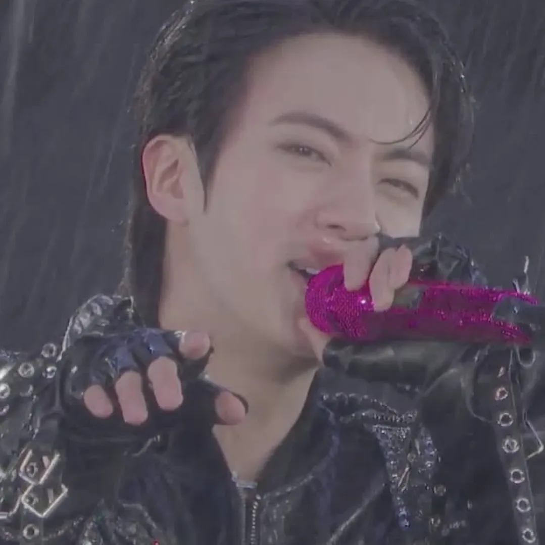 Foto aktivitas terbaru Jin (BTS)