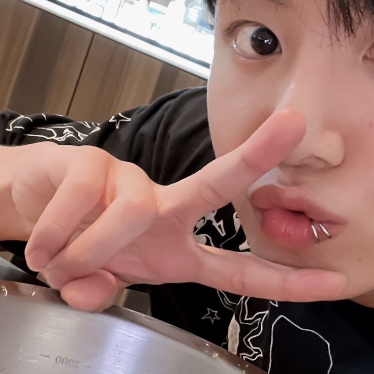 Foto aktivitas terbaru Jungkook (BTS)