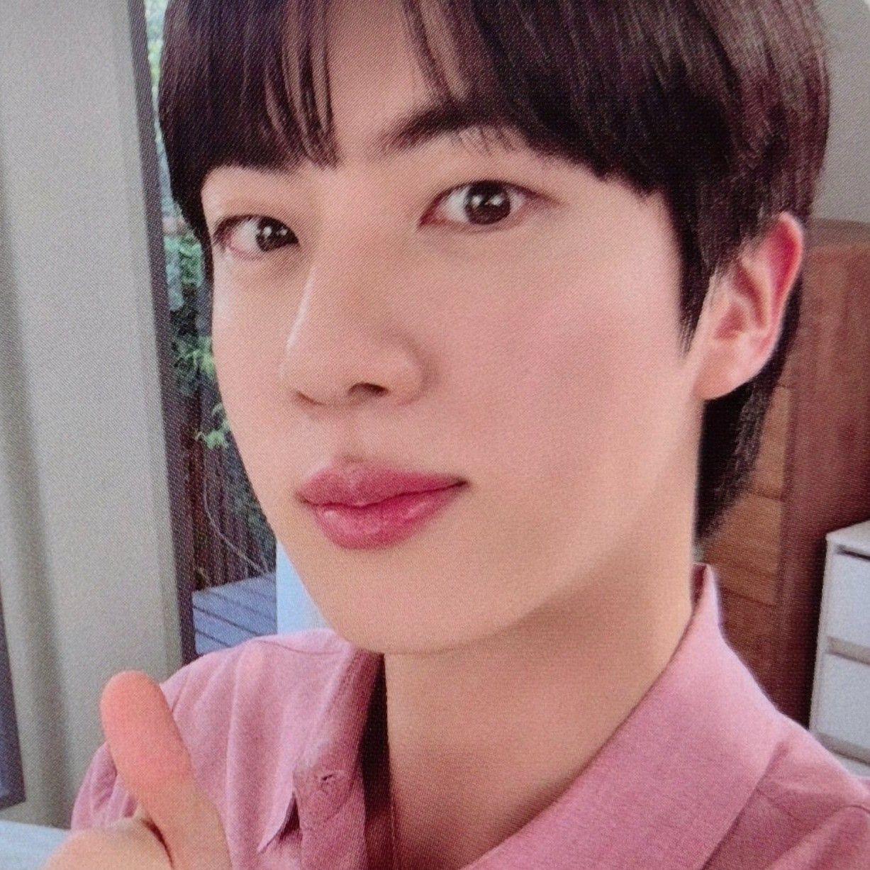 Foto aktivitas terbaru Jin (BTS)