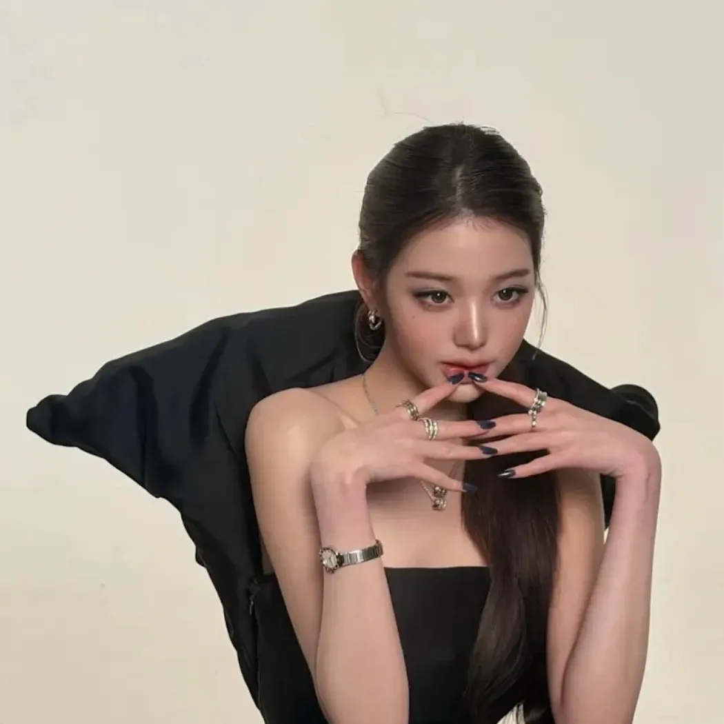 Behind-the-scenes cut of Jang Wonyoung (IVE)