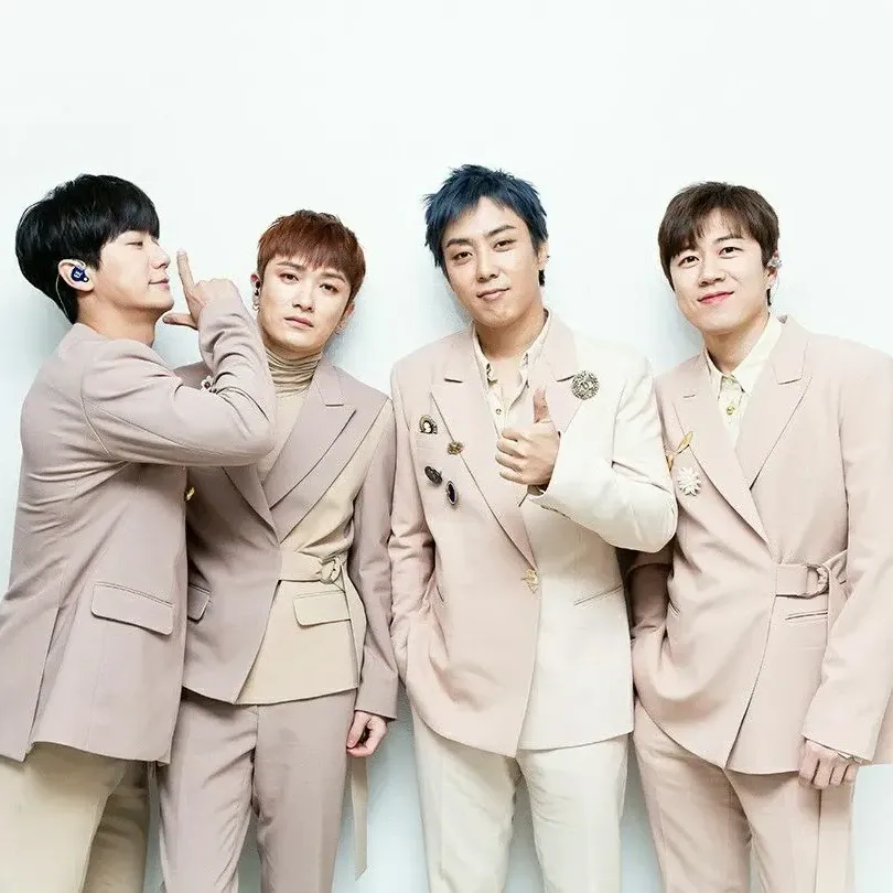 Behind-the-scenes cut of SECHSKIES