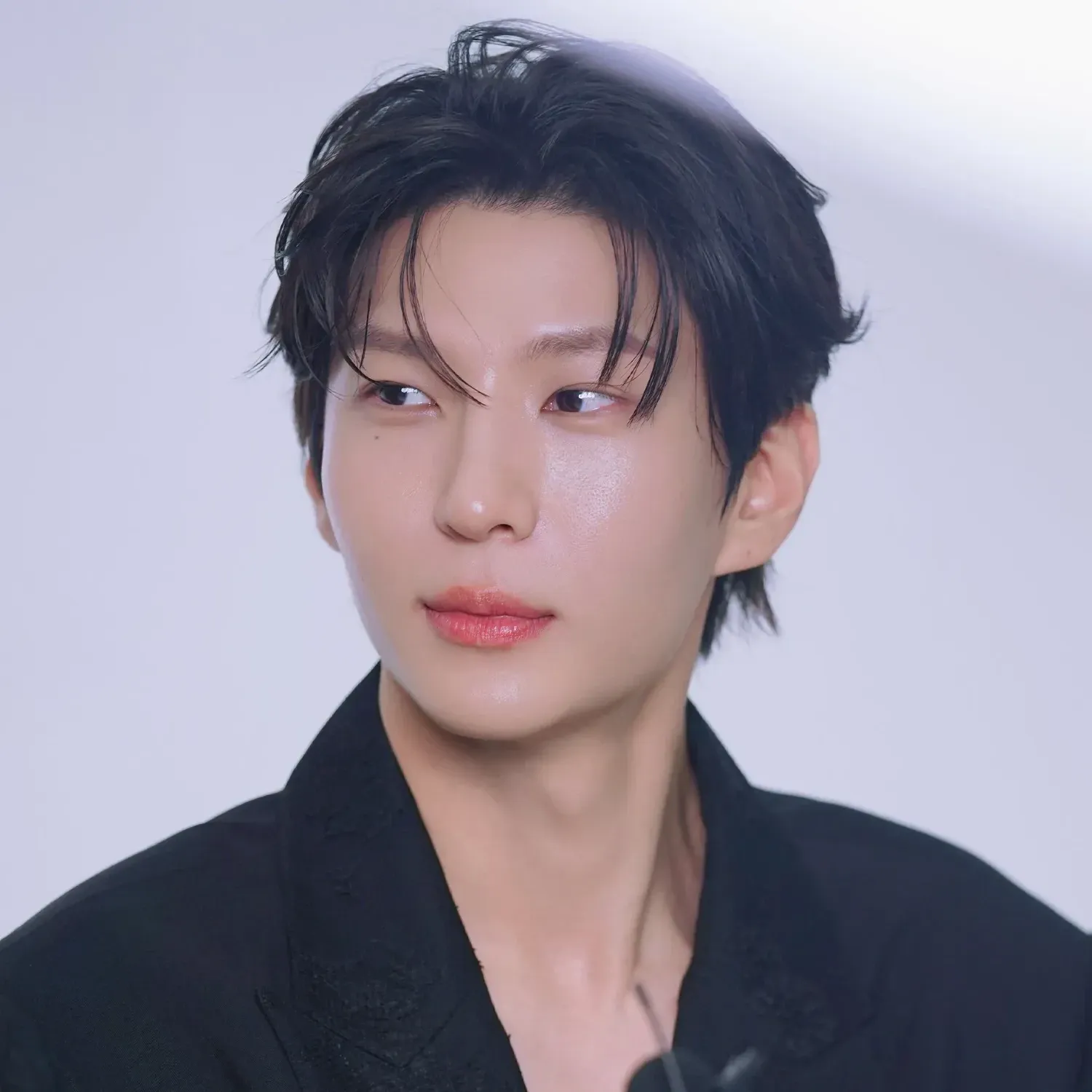 Recent activity shot of LEO (VIXX)