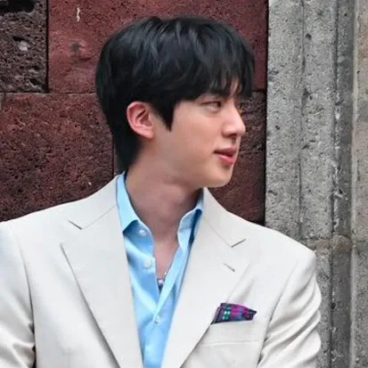 Foto aktivitas terbaru Jin (BTS)
