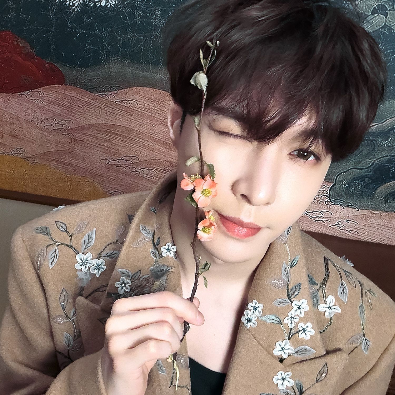Recent activity shot of Lay (EXO)