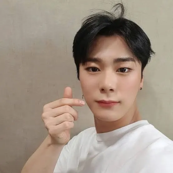 Latest photo of Moonbin (ASTRO)