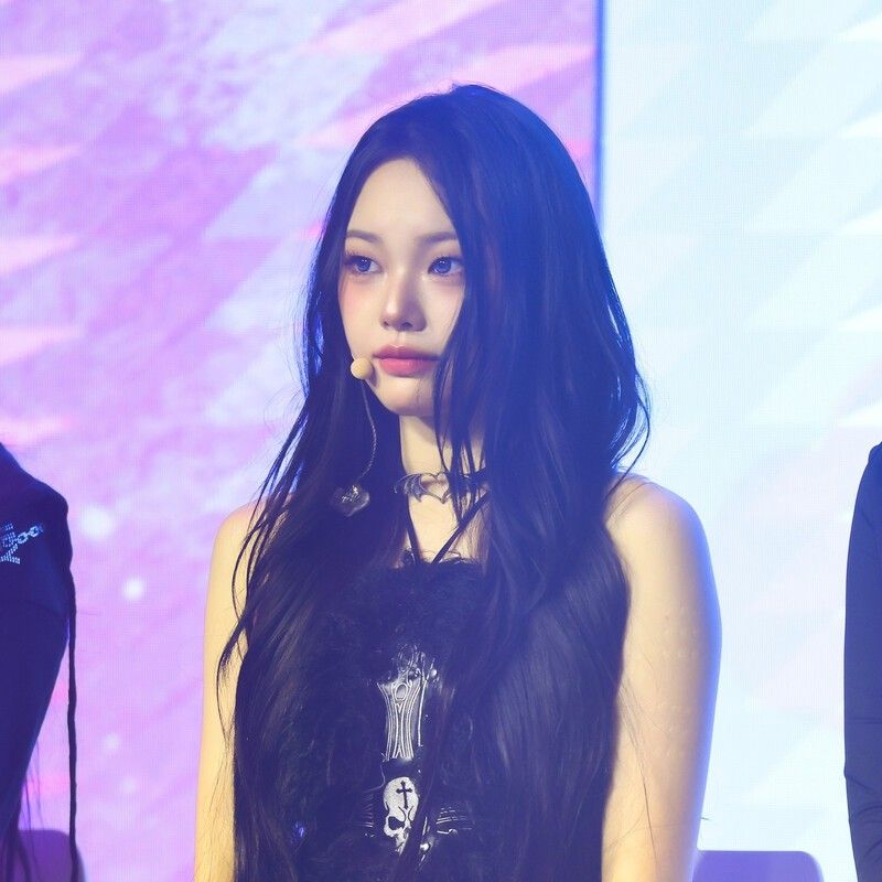 Recent activity shot of Park Boeun (CLASS:y)