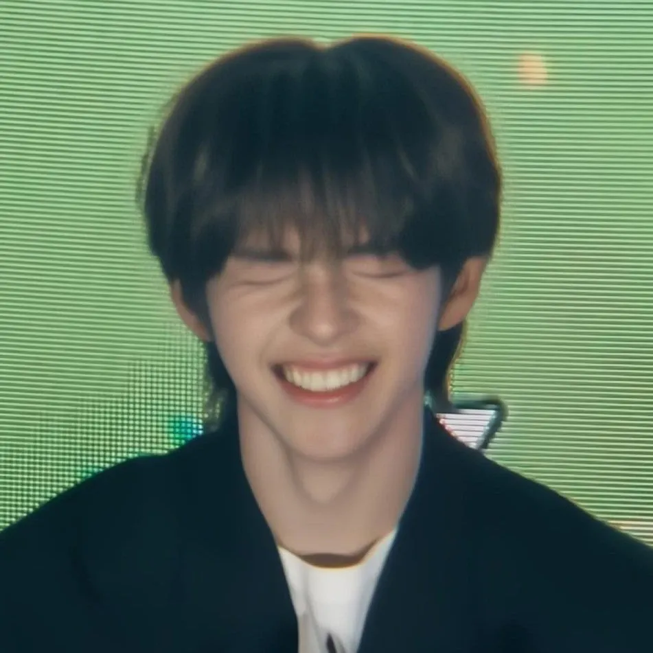 A moment captured by JL (AHOF)'s fan