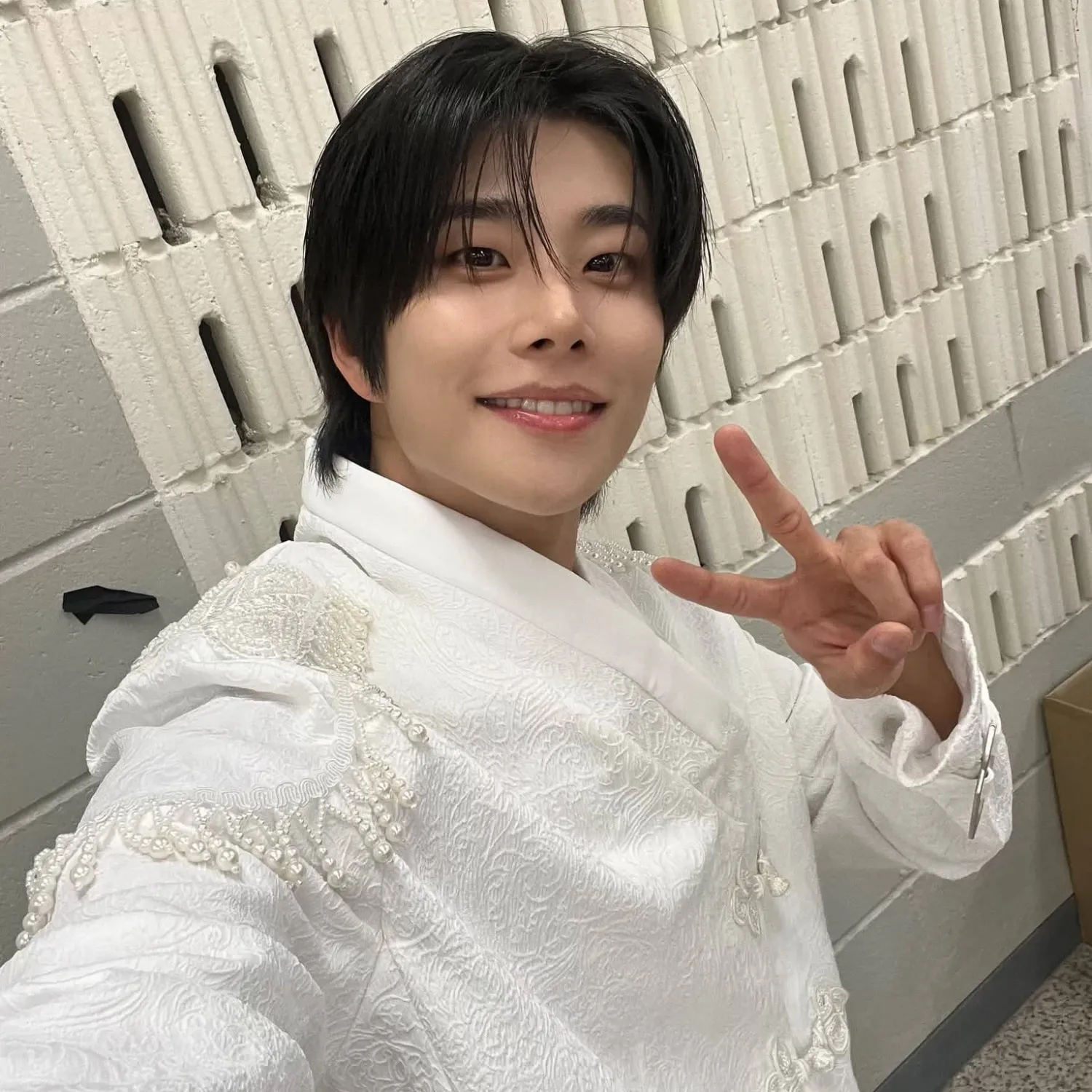 A moment captured by MJ (ASTRO)'s fan