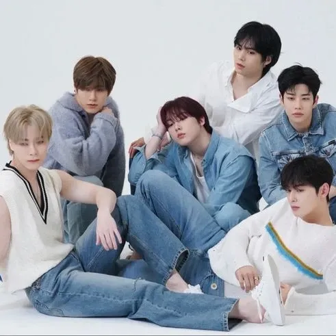 아스트로의 최신 사진