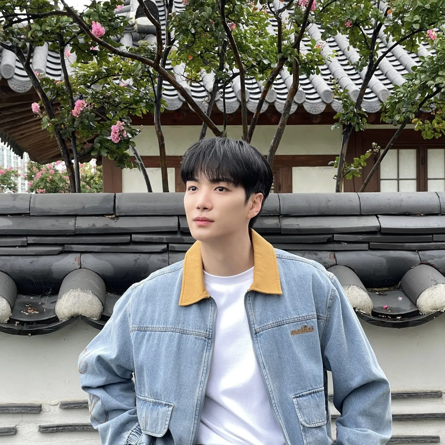 A moment captured by Kim Jonghyeon's fan