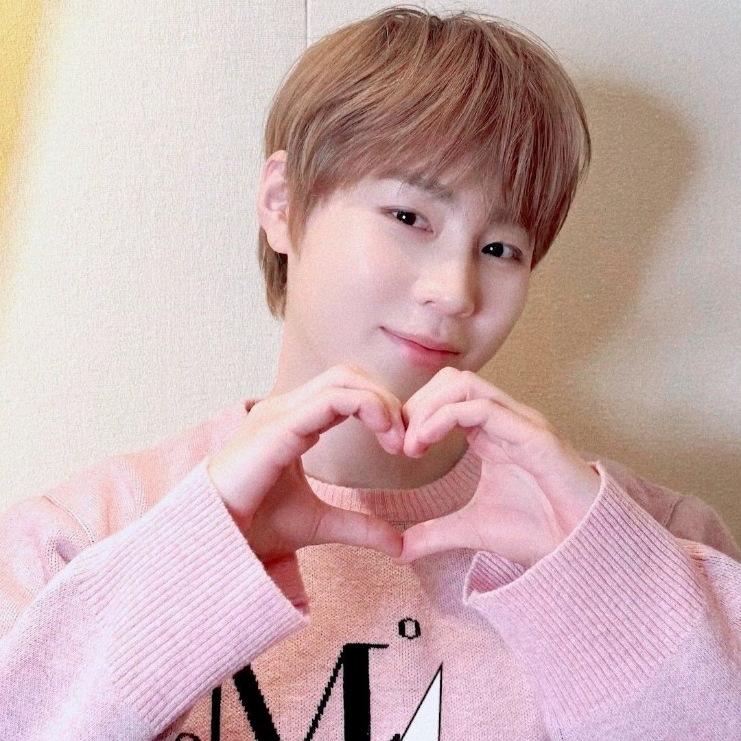 Behind-the-scenes cut of Ha Sungwoon