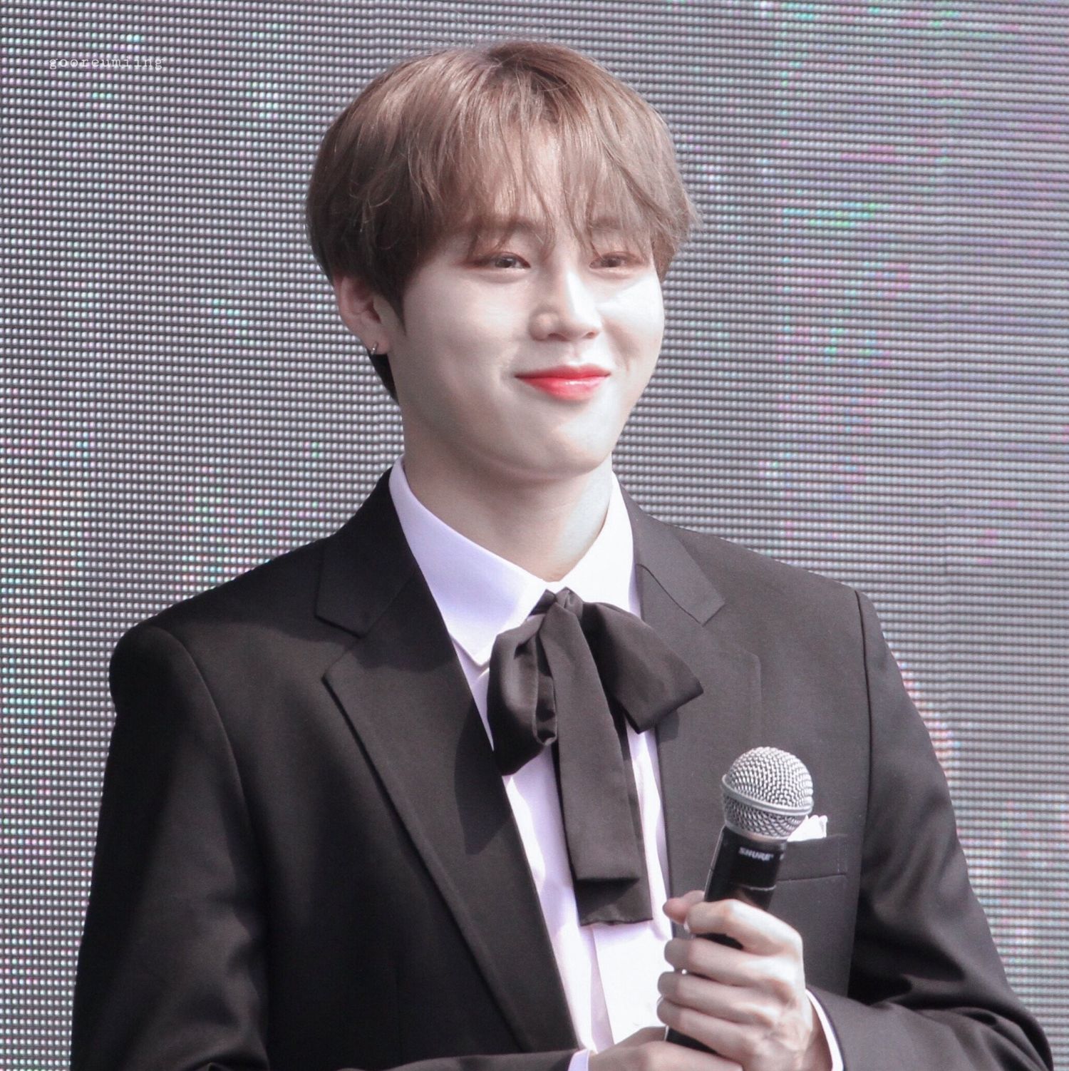 하성운의 비하인드 컷