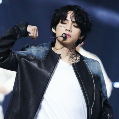 Behind-the-scenes cut of V (BTS)