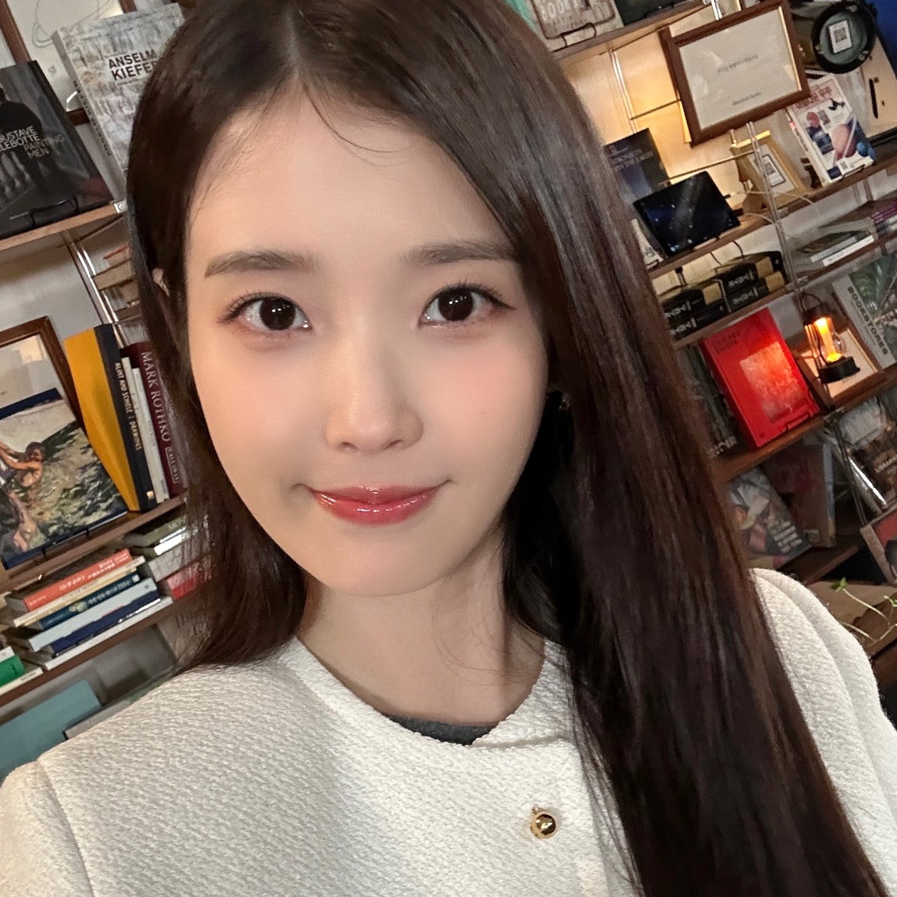 Potret di balik layar IU